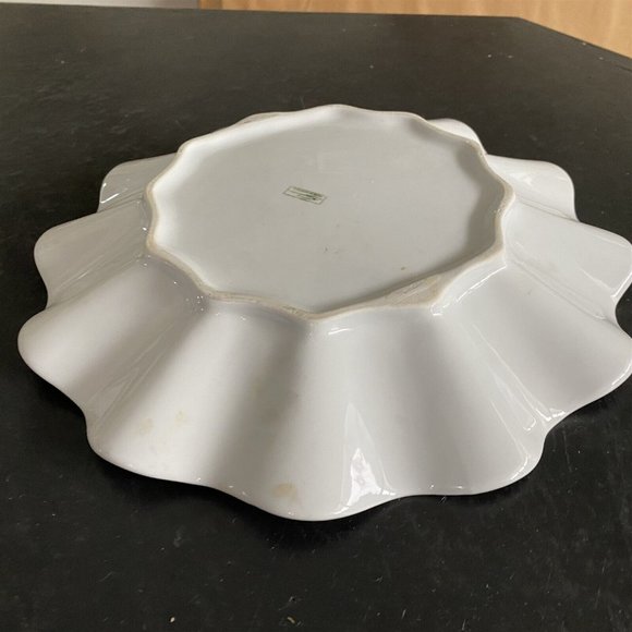 Vintage Ruffled Plate made in Portugal White heavy mark on bottom - Picture 5 of 6